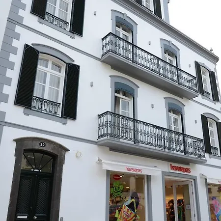 Edificio Charles 103 *