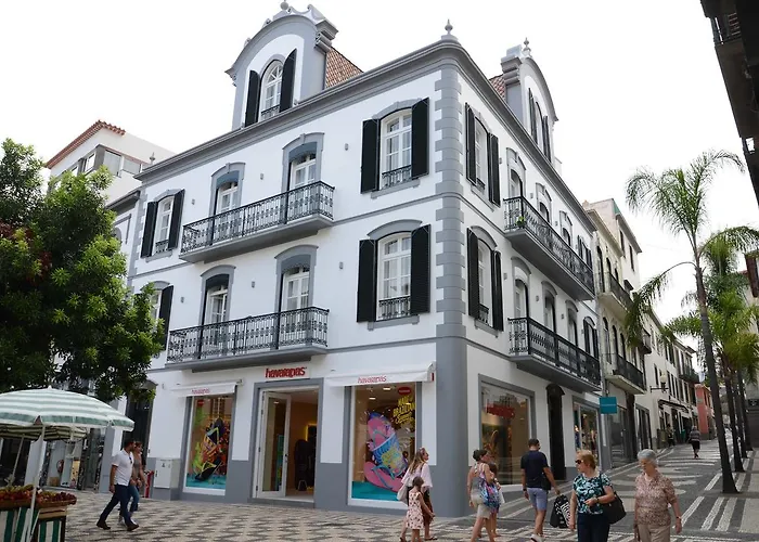 Edificio Charles 103 * Funchal (Madeira)