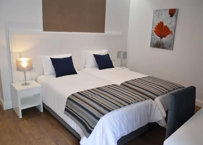 Edificio Charles 103 *