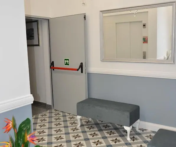 Edificio Charles 103 * Φουνκάλ