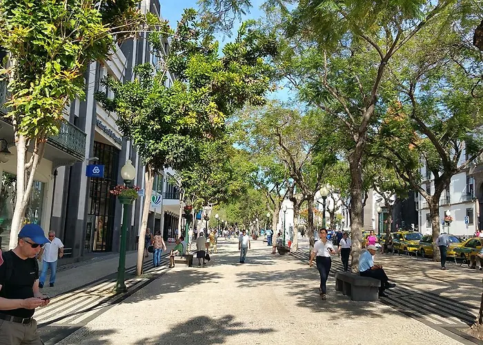 Edificio Charles 103 * Φουνκάλ