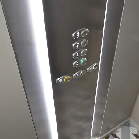 Edificio Charles 103 * Фуншал