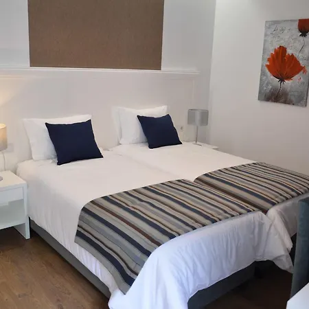 Edificio Charles 103 *